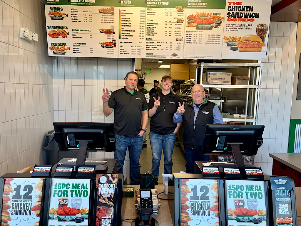 Wingstop design & decor