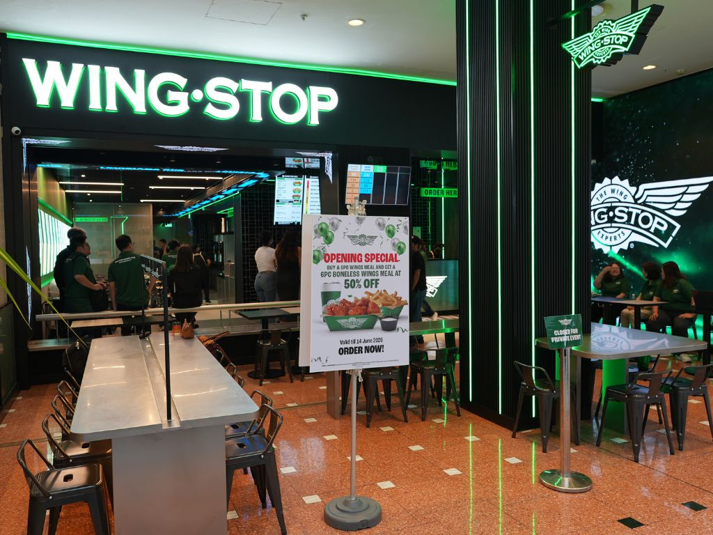 Wingstop design & decor