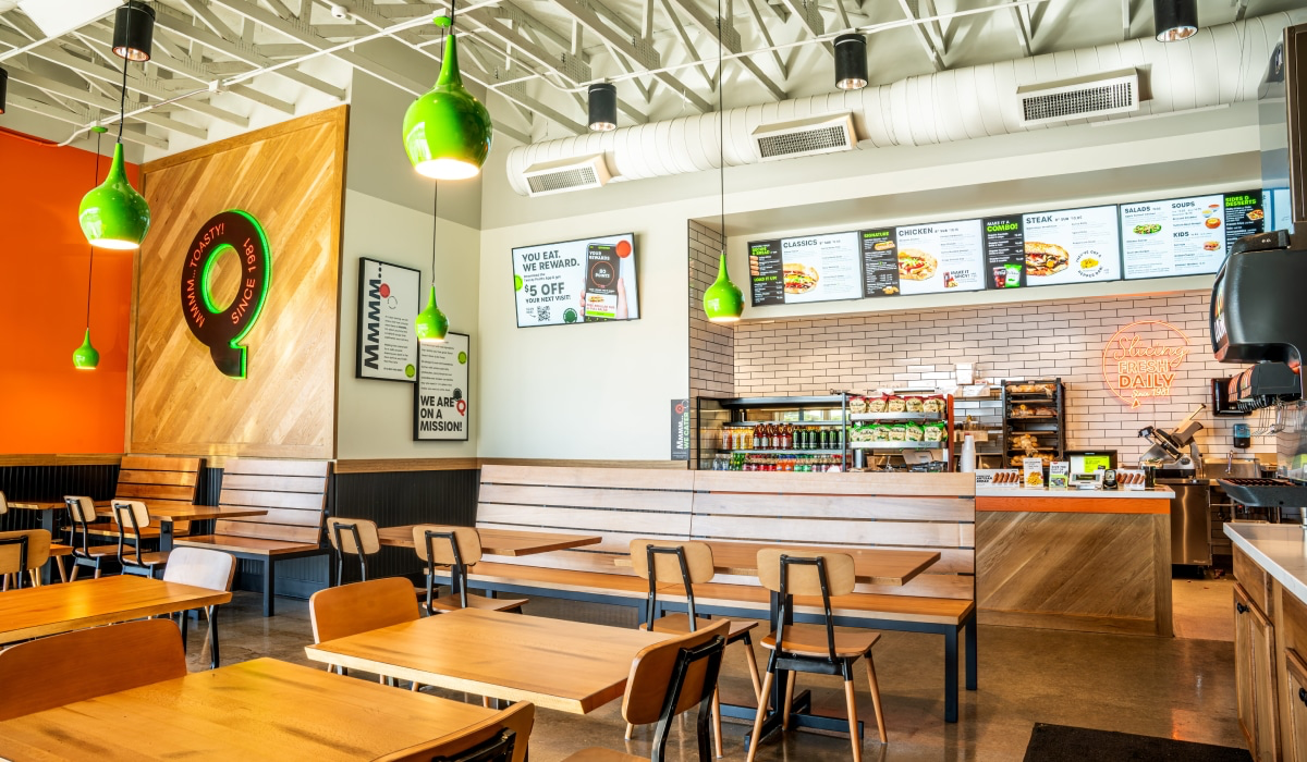 Quiznos design & decor