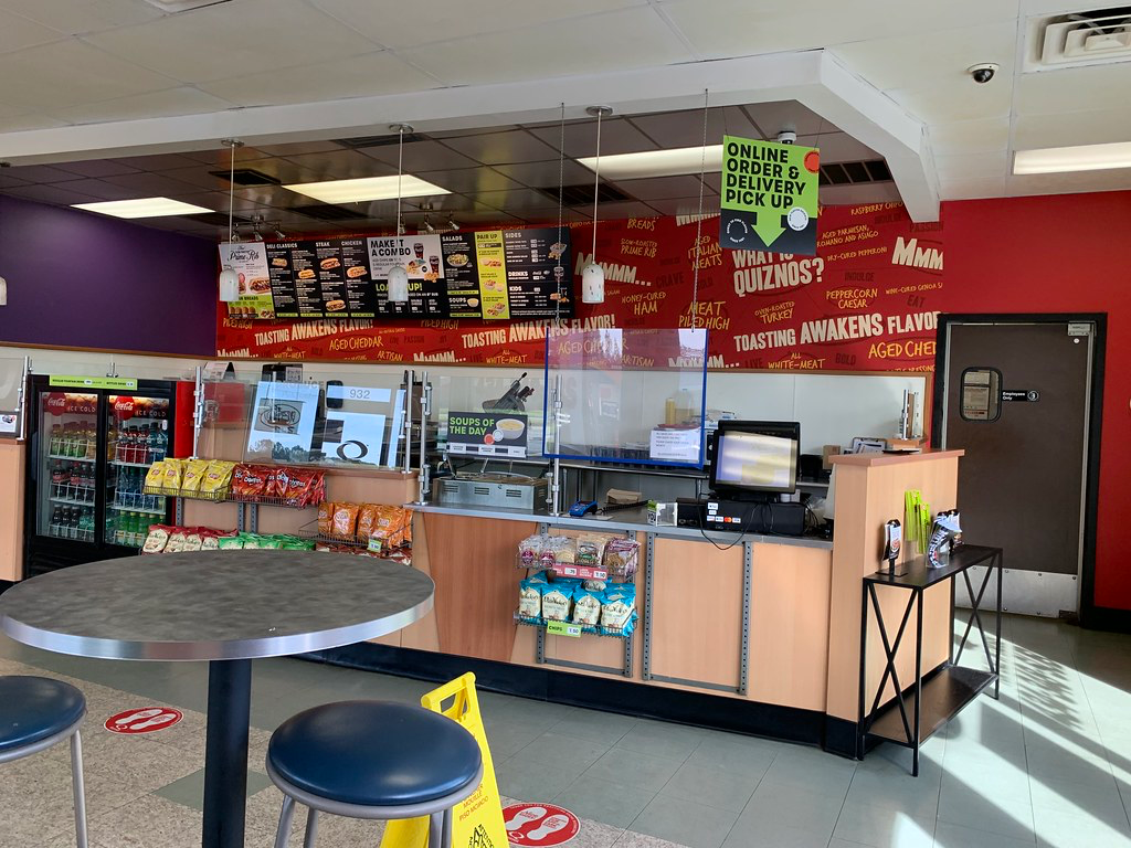 Quiznos design & decor