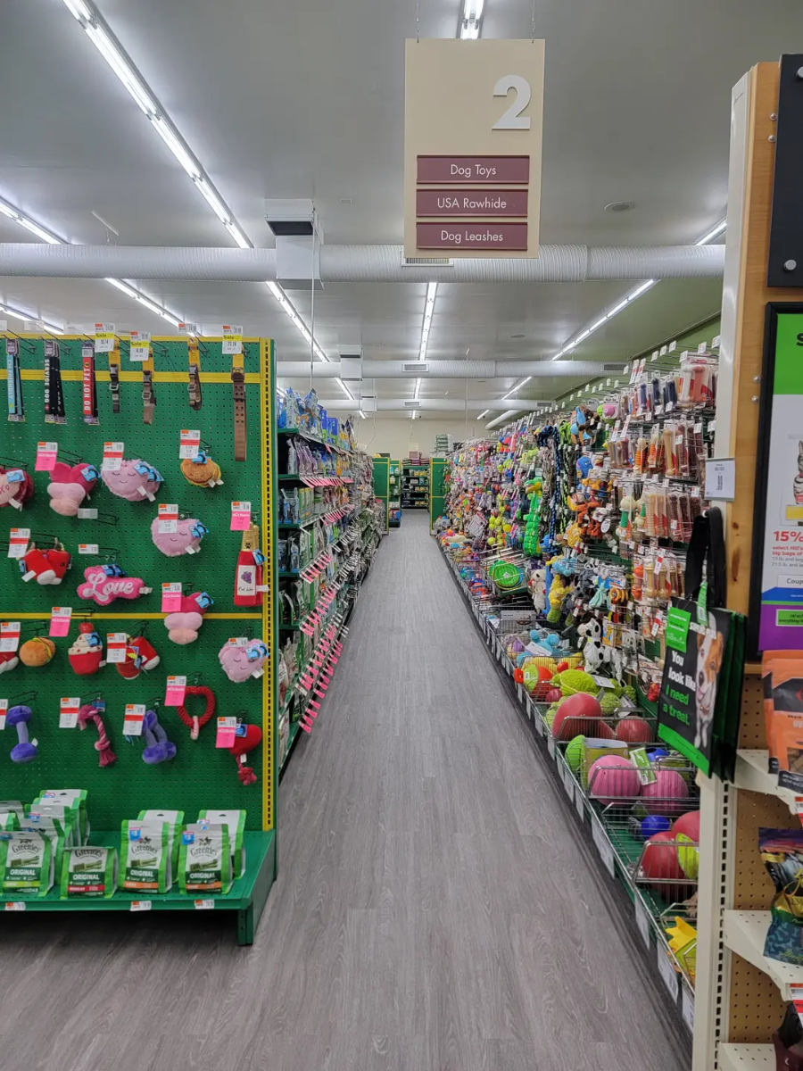 Pet Supplies Plus design & decor