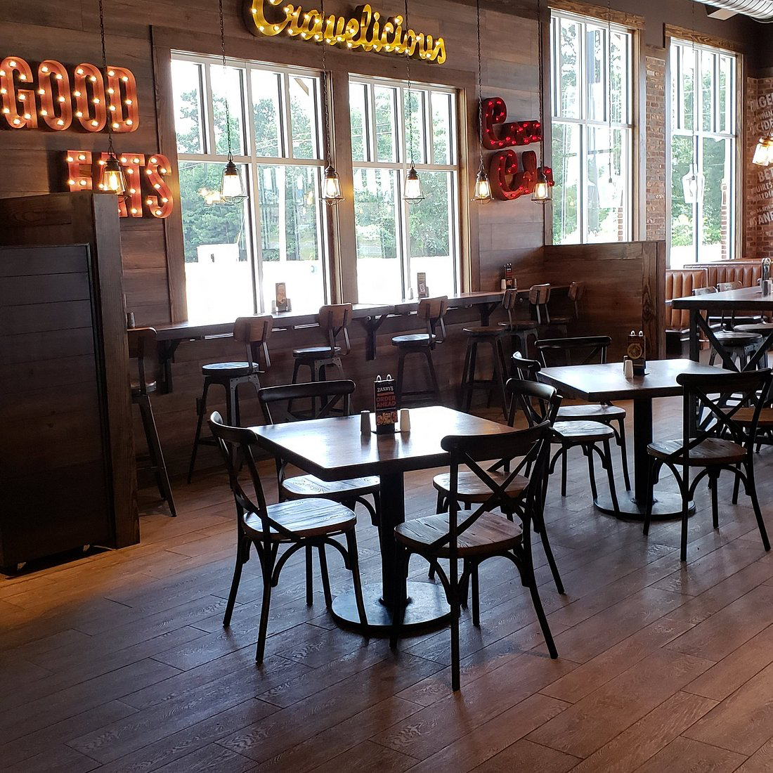 Zaxby's design & decor