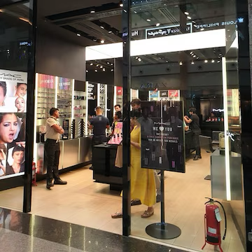 MAC Cosmetics design & decor