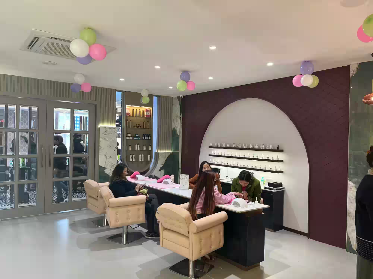 Supercuts design & decor