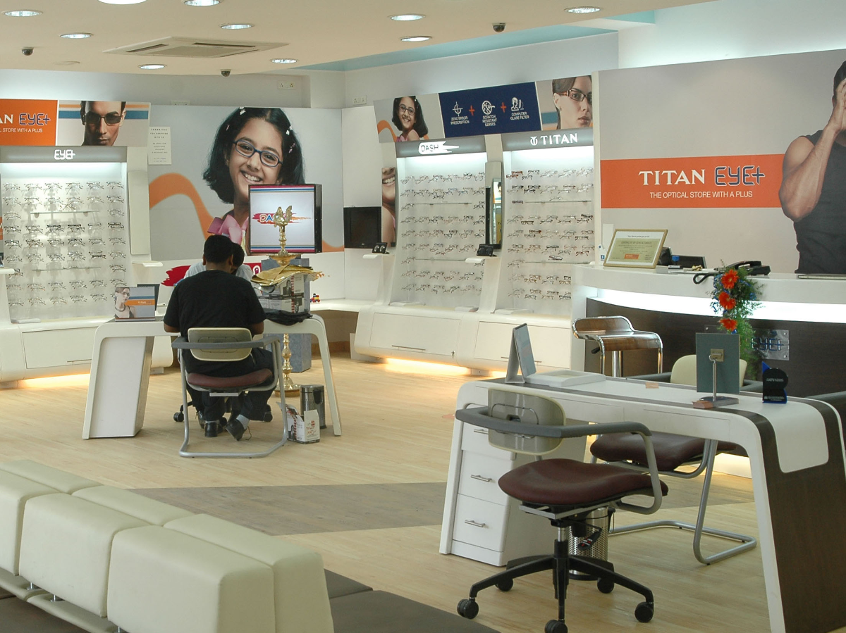 Titan Eye Plus design & decor