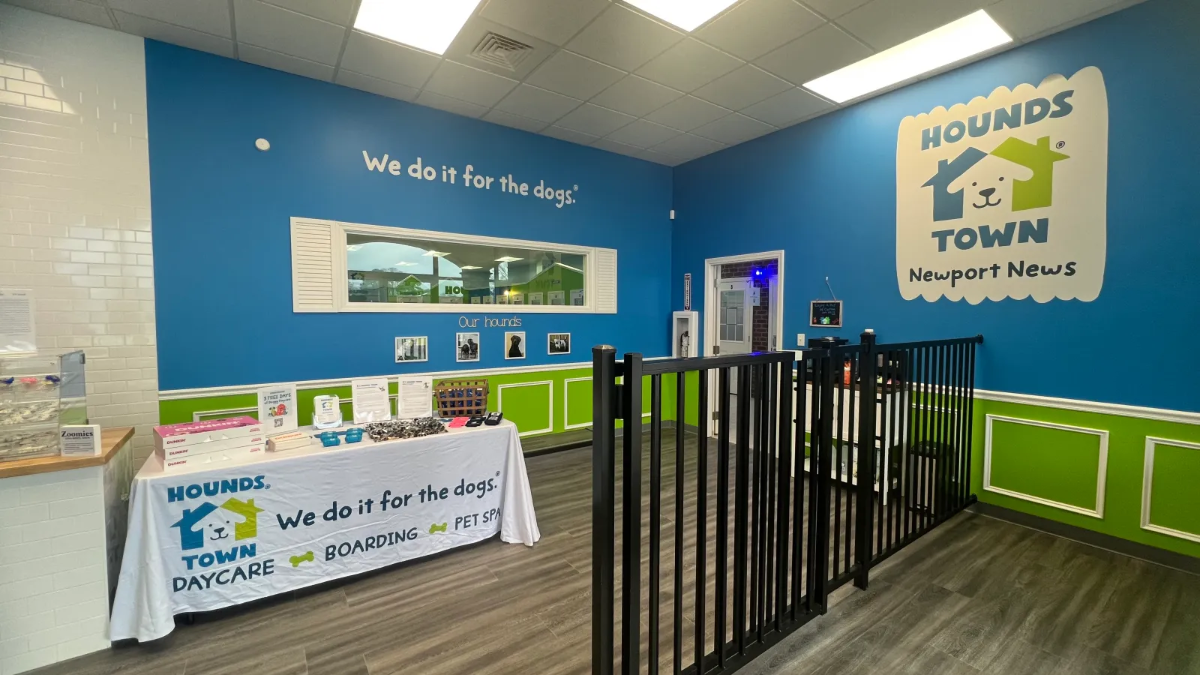 Hounds Town USA design & decor