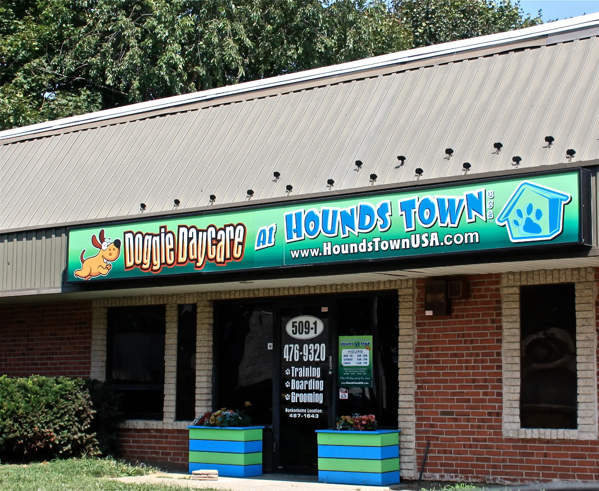 Hounds Town USA new outlets