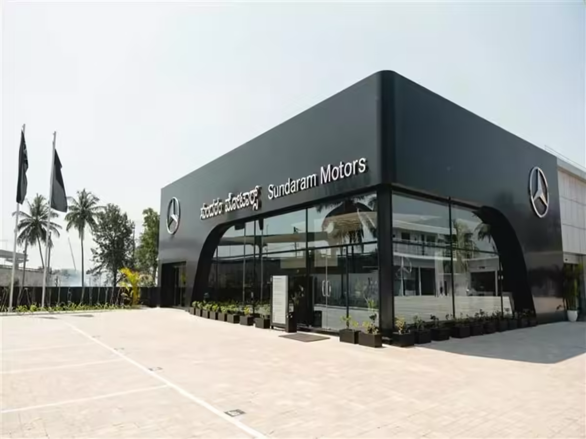 Mercedes-Benz new outlets