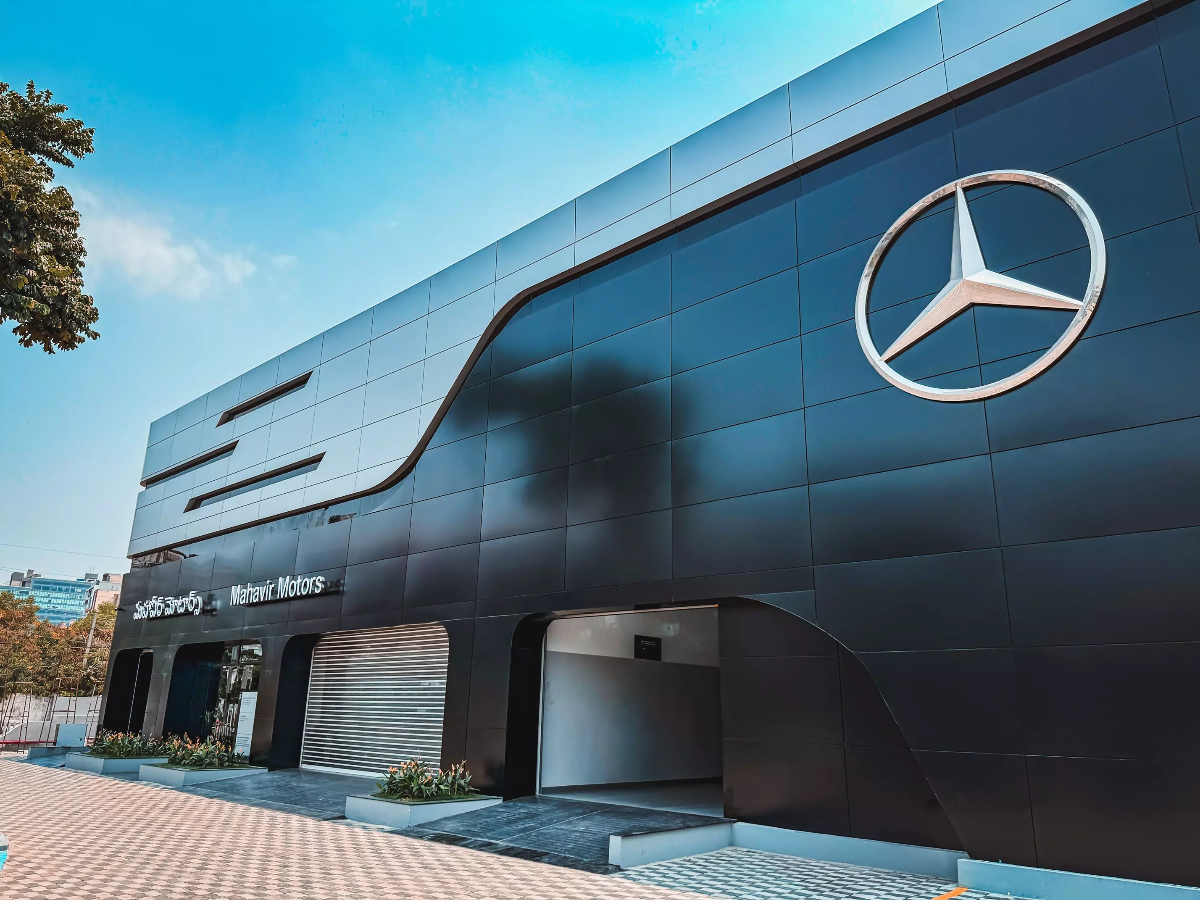 Mercedes-Benz new outlets