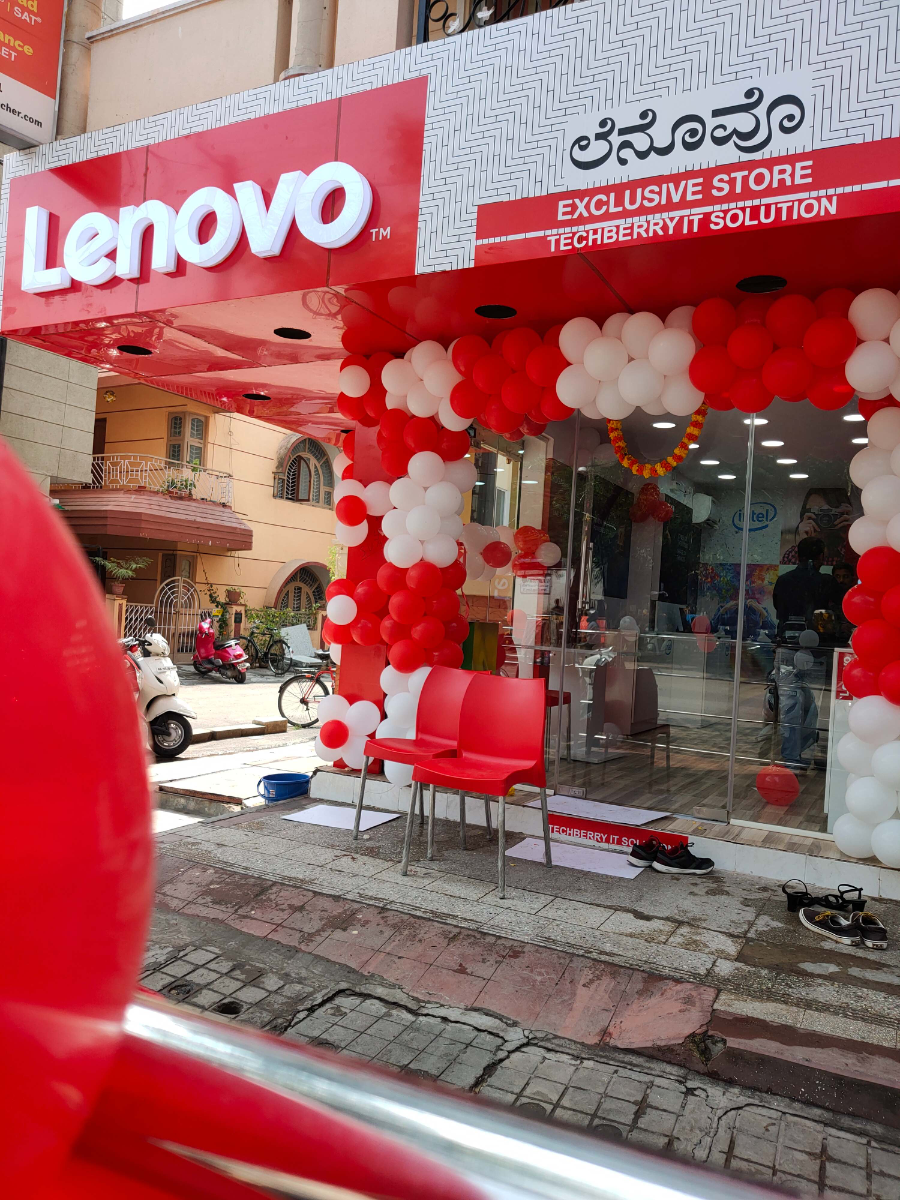Lenovo new outlets