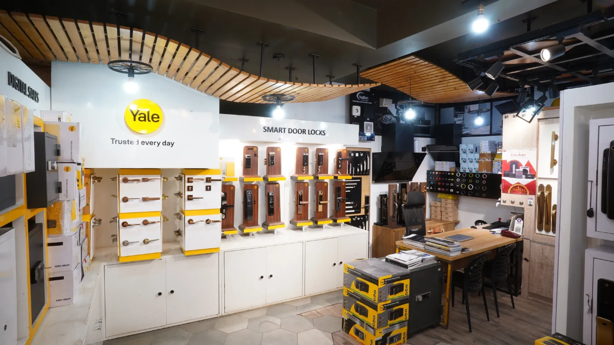 Yale design & decor