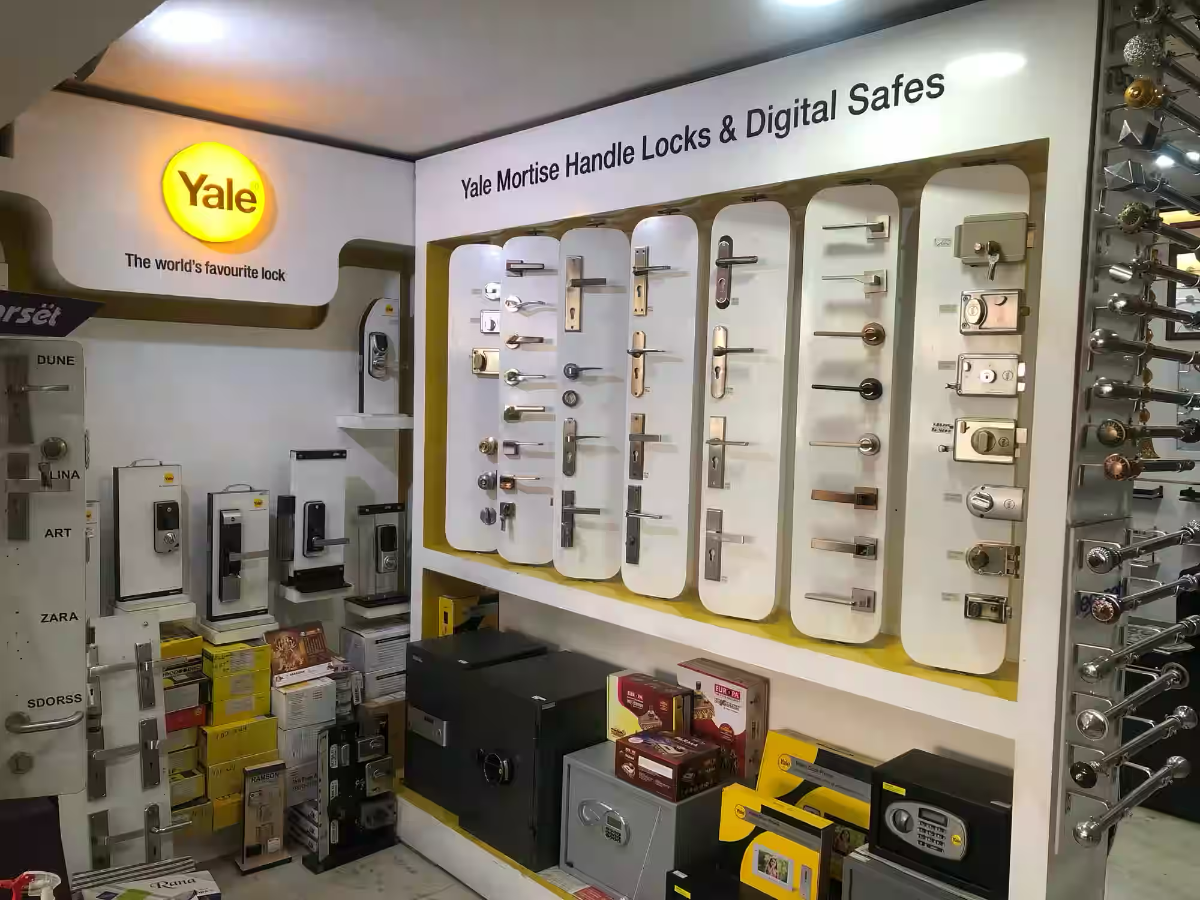 Yale design & decor