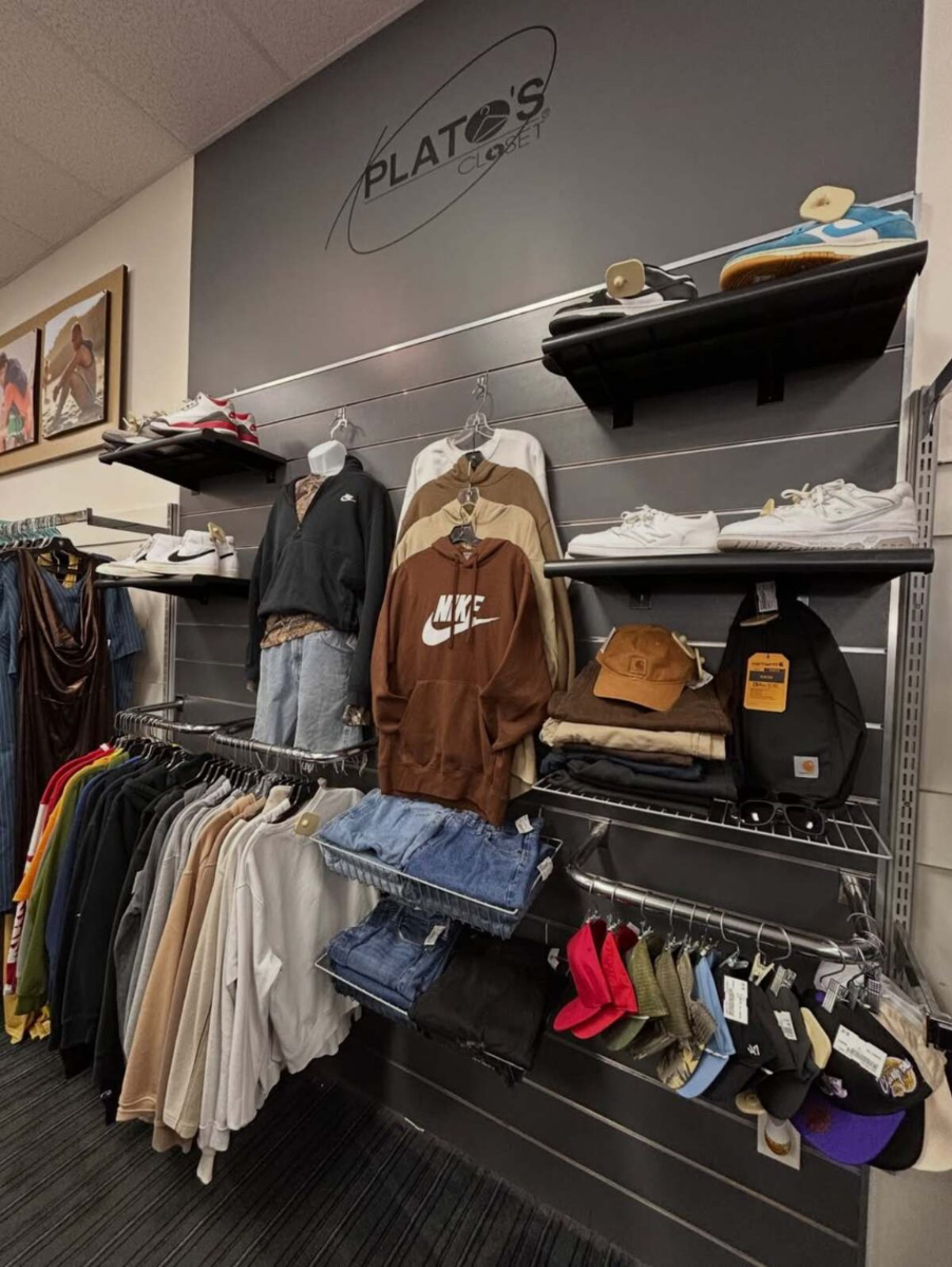Plato's Closet design & decor