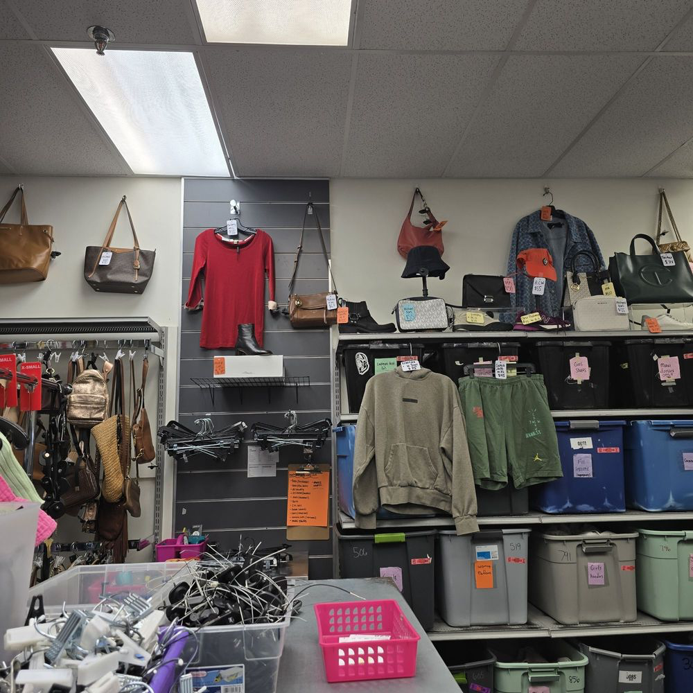 Plato's Closet design & decor