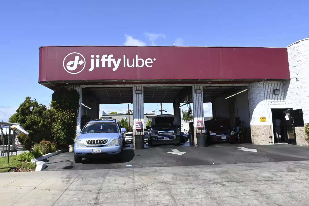 Jiffy Lube new outlets