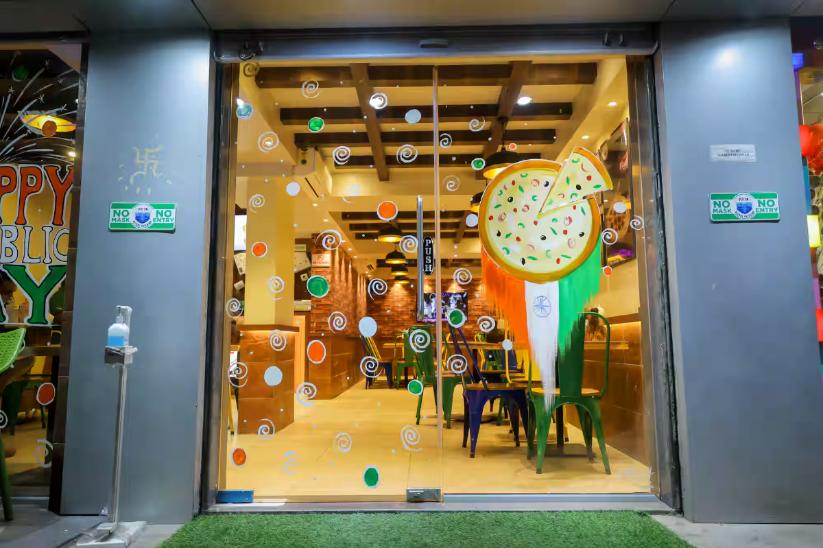 La Pino'z Pizza design & decor