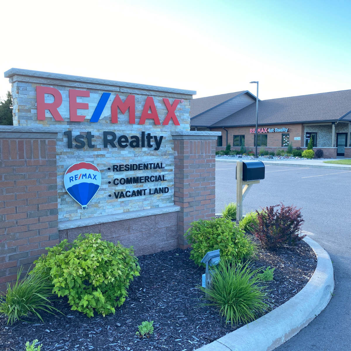 RE/MAX new outlets