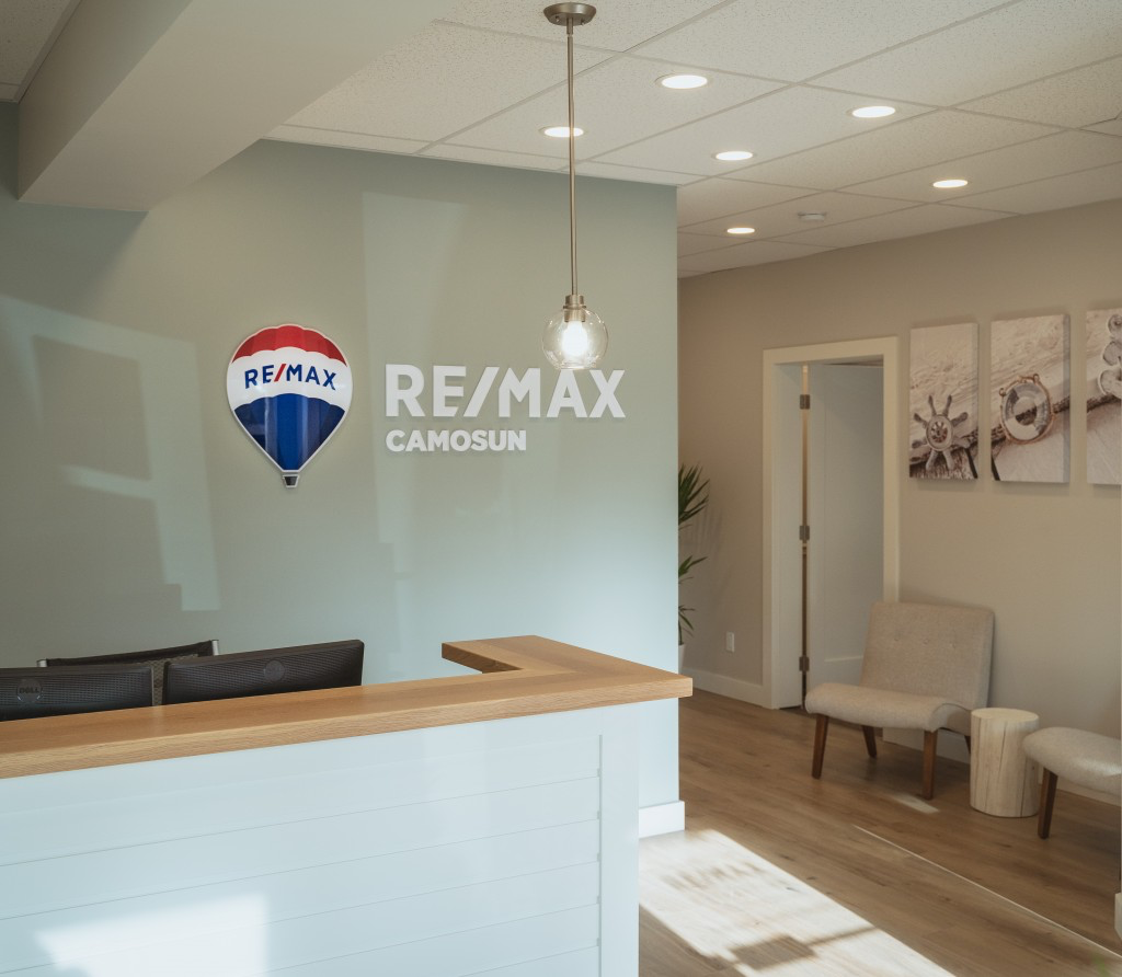 RE/MAX design & decor