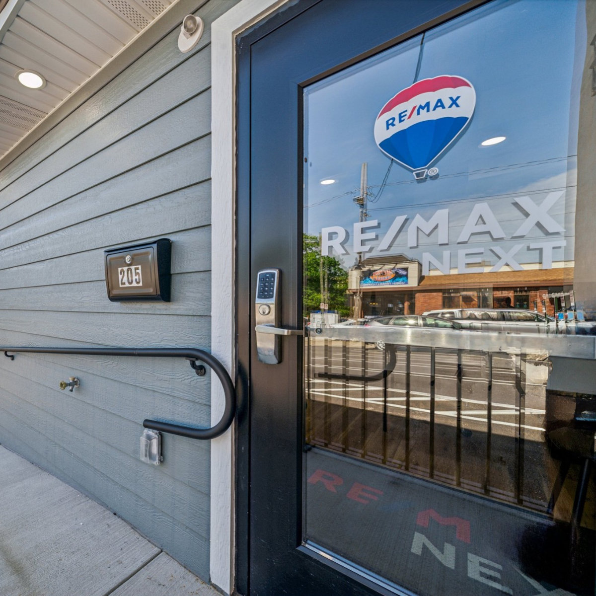 RE/MAX new outlets
