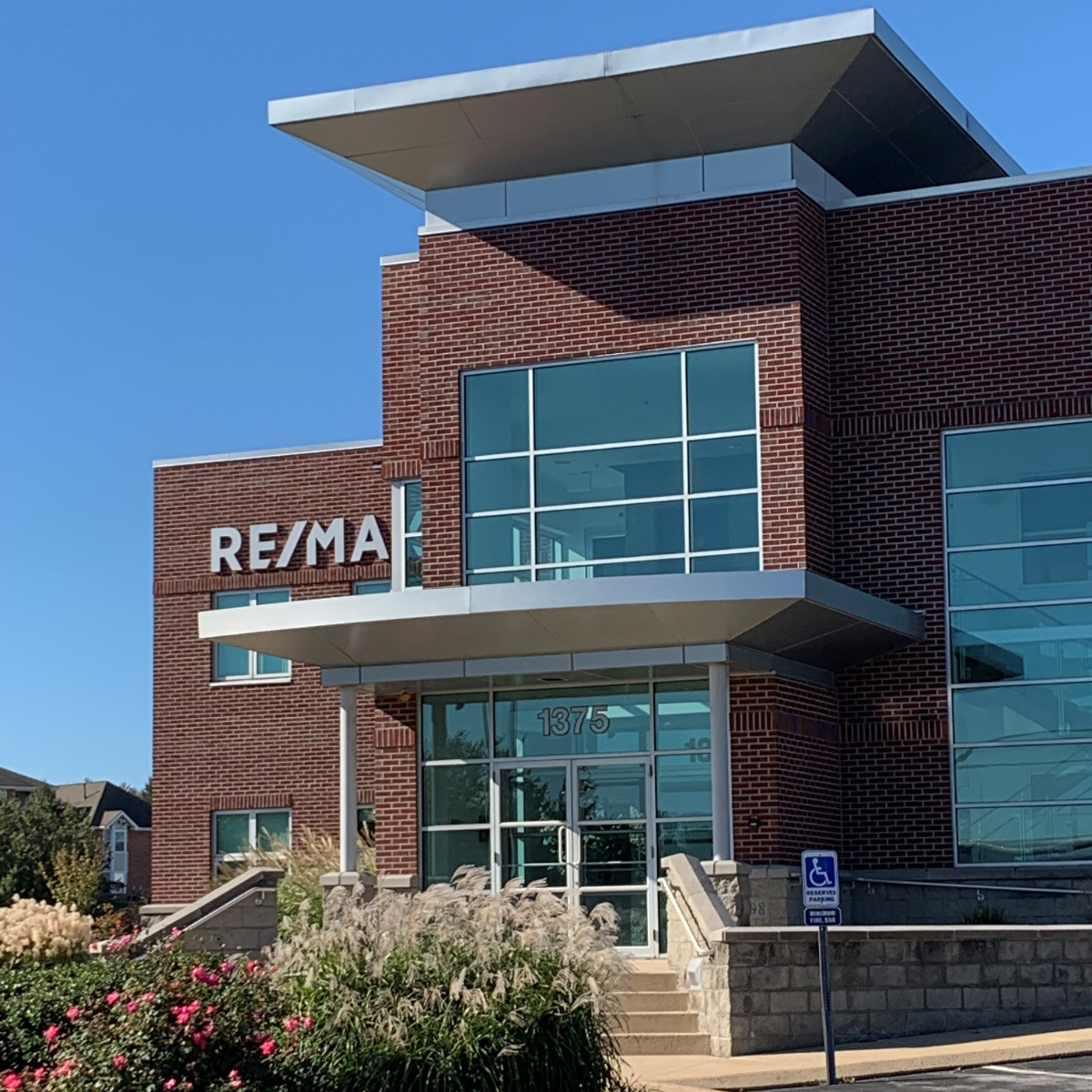 RE/MAX new outlets