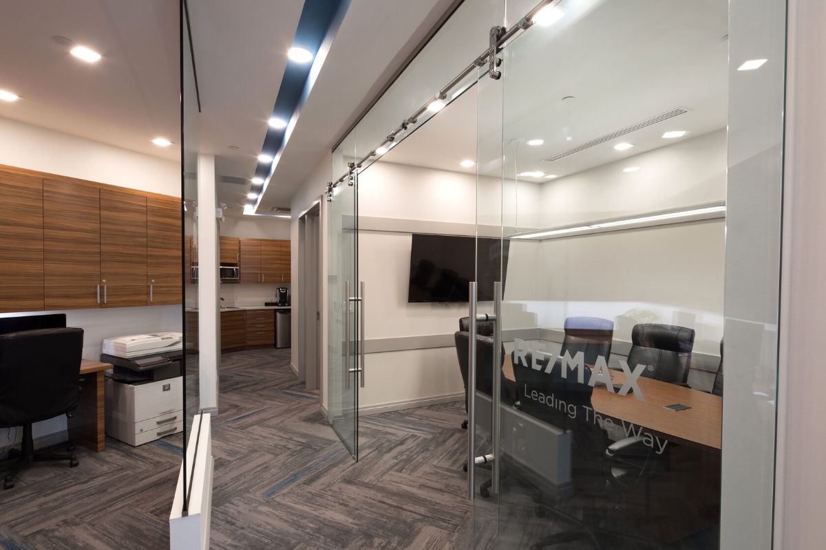 RE/MAX design & decor