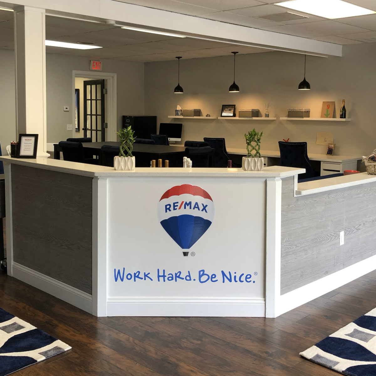 RE/MAX design & decor