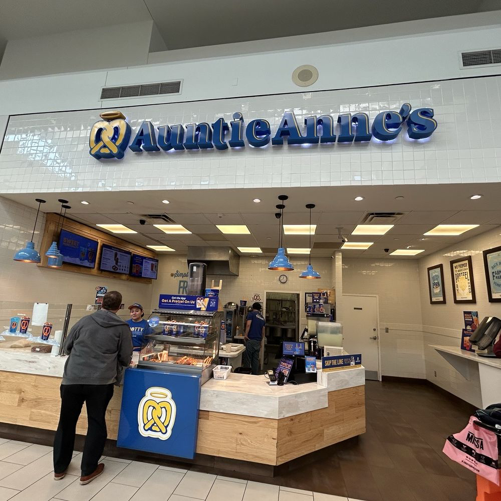 Auntie Anne's design & decor