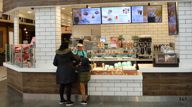 Cinnabon design & decor